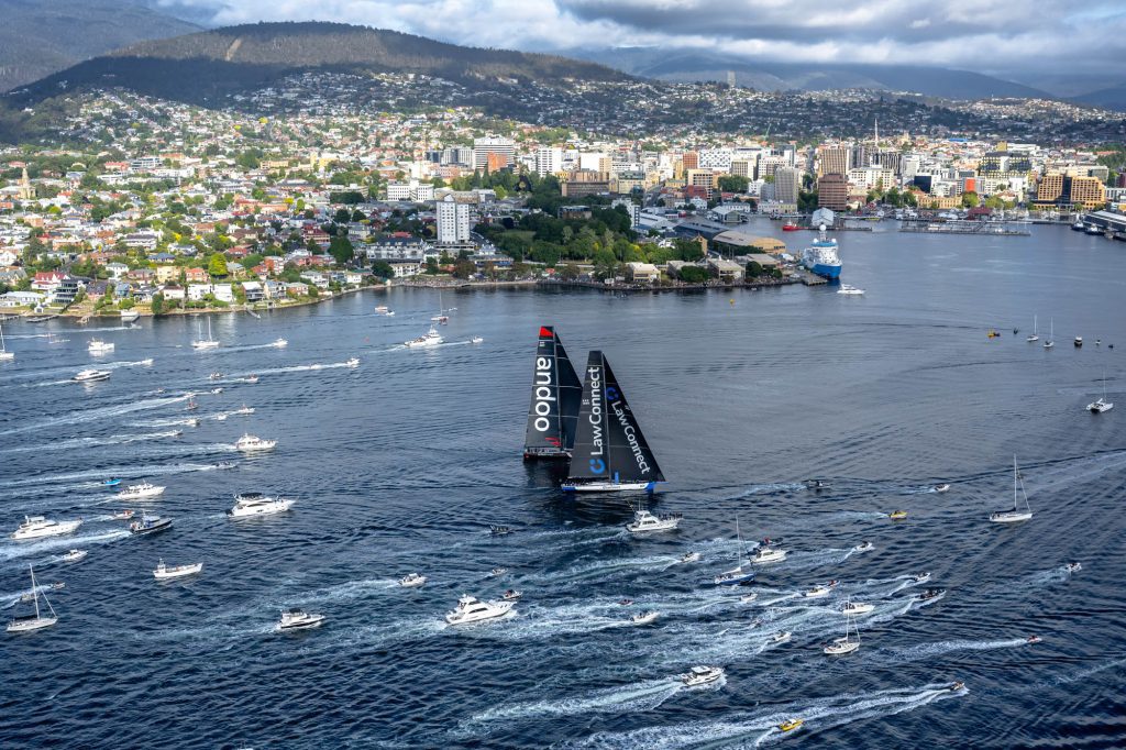 Rolex Sydney Hobart / LAWCONNECT & ANDOO COMANCHE LAWCONNECT & ANDOO COMANCHE